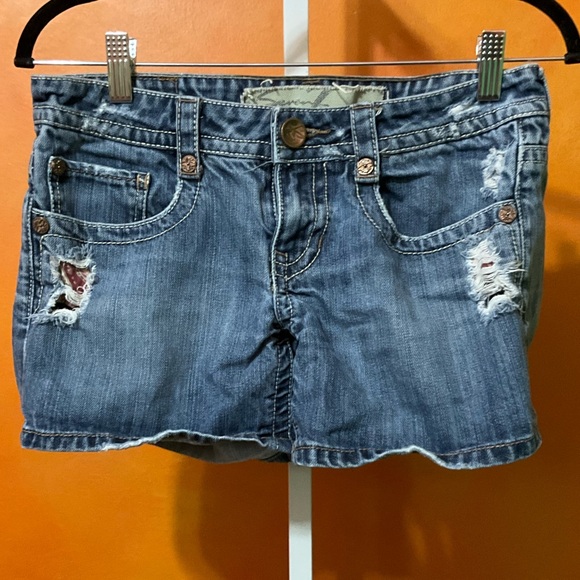 Seven7 size 28 distressed jeans shorts - Picture 1 of 4